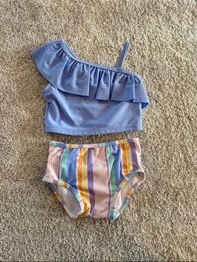 Ruffle Butts Swimsuit and matching swim bow. 18-24 month
